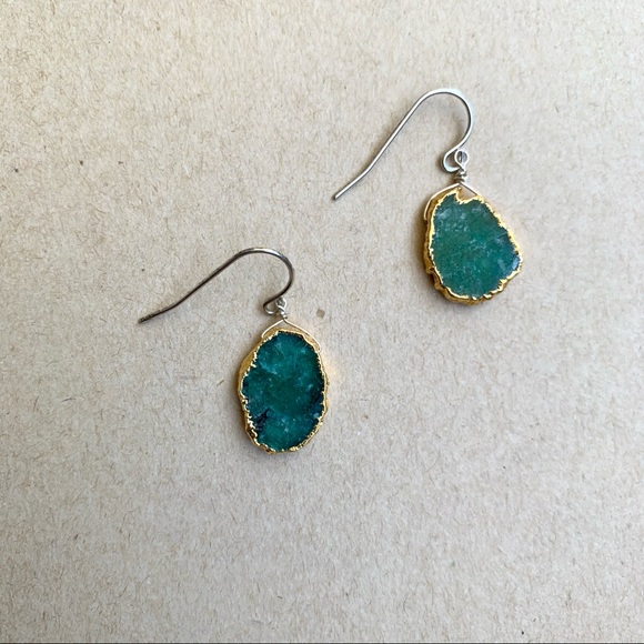 Emerald Green Stones w Gold Dipped Edges Earrings - Picture 4 of 13